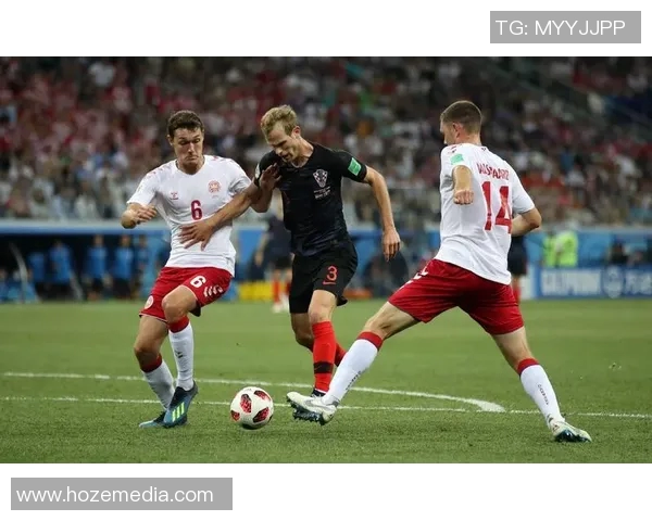 足球坠球技术解析与实战应用探讨提升球员控球能力的关键因素