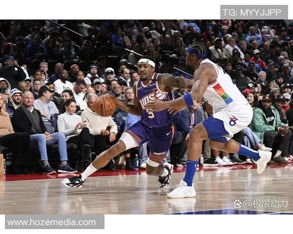 火箭队与骑士队激战正酣NBA赛场精彩对决引发球迷热议